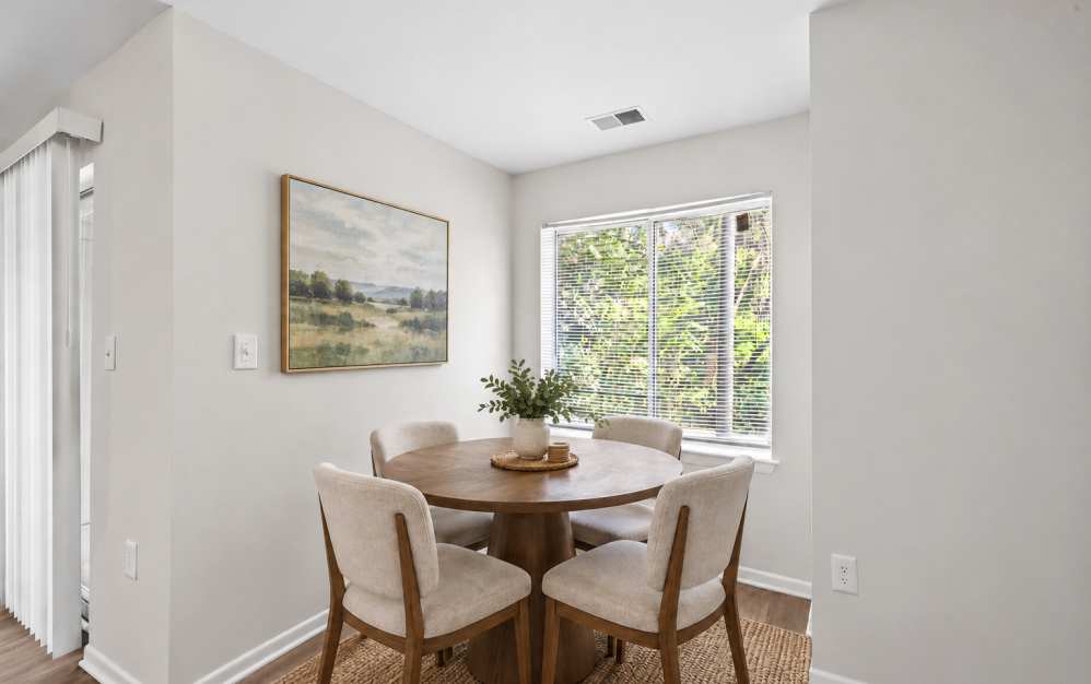 4X2 Large - Platinum - 4 bedroom floorplan layout with 2 bathrooms and 1435 square feet (Dining Room)