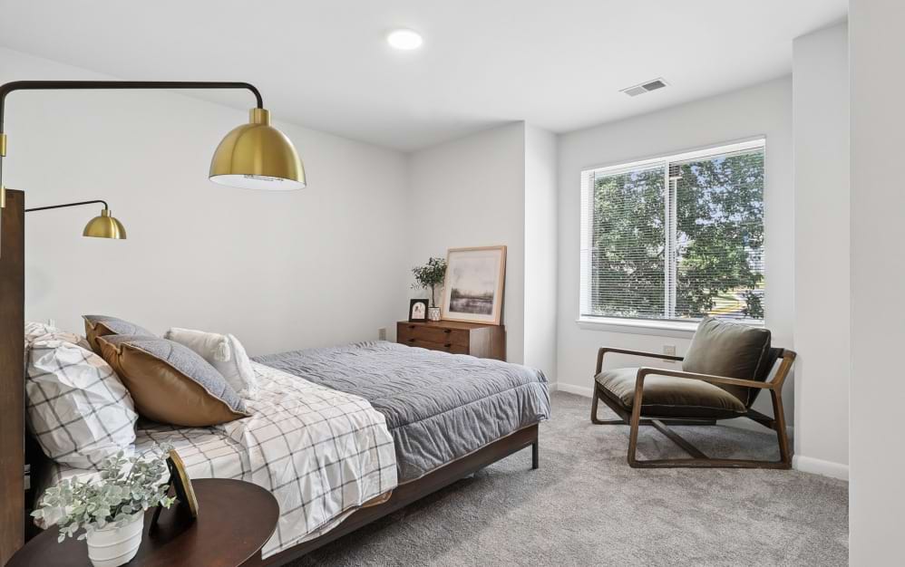 3x2 - Gold - 3 bedroom floorplan layout with 2 bathrooms and 1185 square feet (Bedroom 2)