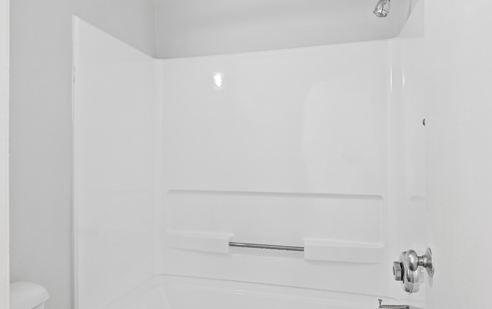 3x2 - Platinum - 3 bedroom floorplan layout with 2 bathrooms and 1185 square feet (Bathroom 1)
