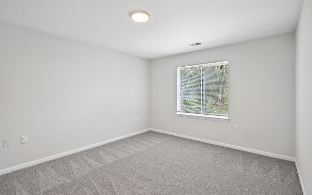 3x2 - Platinum - 3 bedroom floorplan layout with 2 bathrooms and 1185 square feet (Bedroom 1)