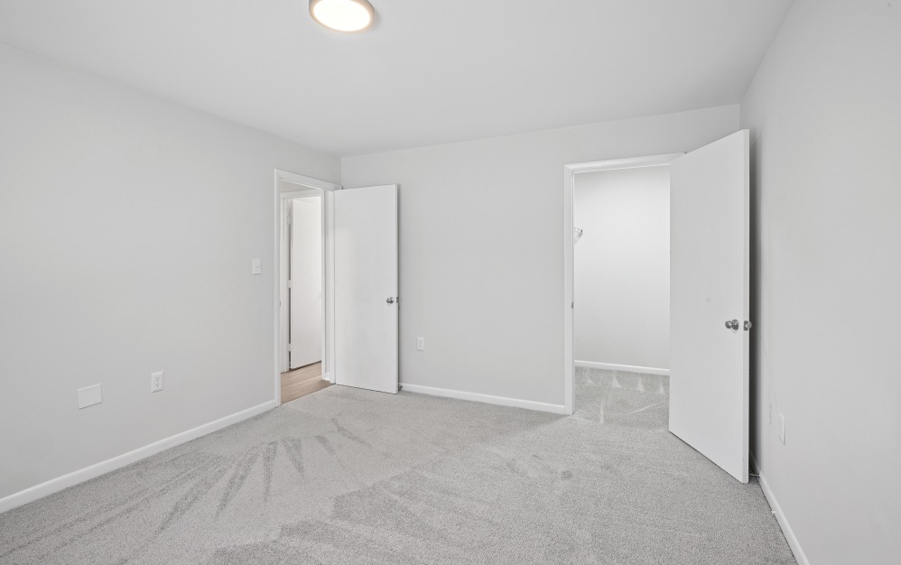 3x2 - Platinum - 3 bedroom floorplan layout with 2 bathrooms and 1185 square feet (Bedroom 2)