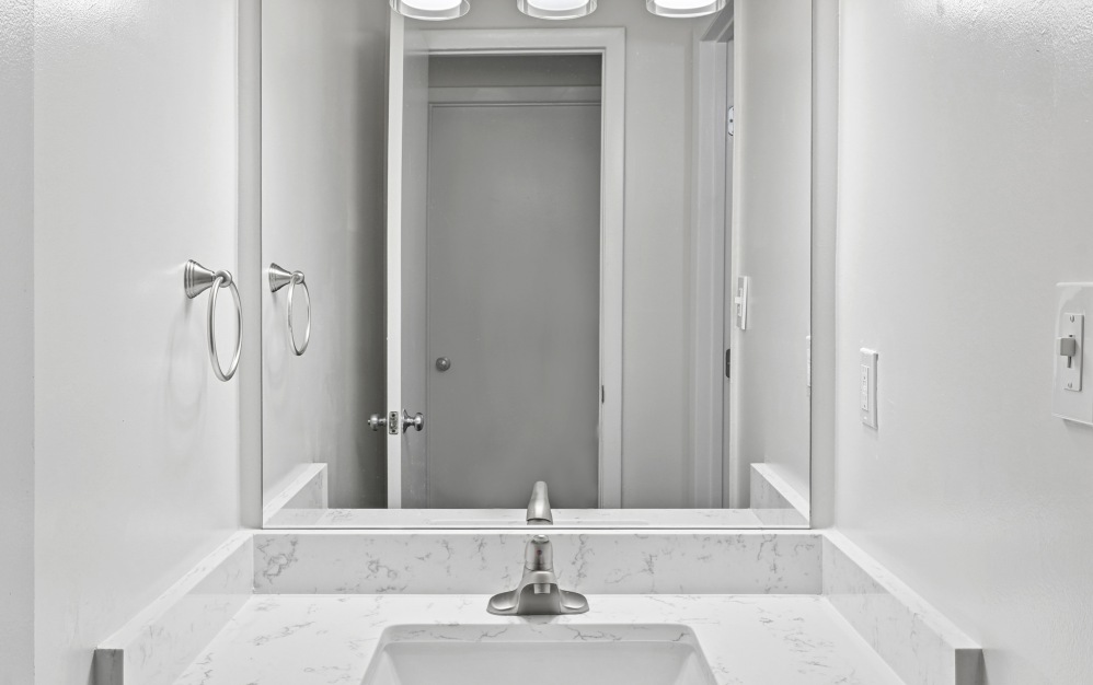 3x2 - Platinum - 3 bedroom floorplan layout with 2 bathrooms and 1185 square feet (Bathroom 2)