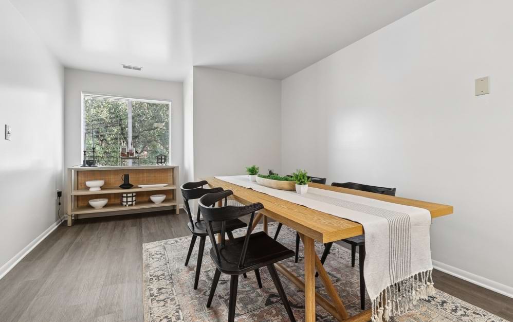 3x2 - Gold - 3 bedroom floorplan layout with 2 bathrooms and 1185 square feet (Dining Room)
