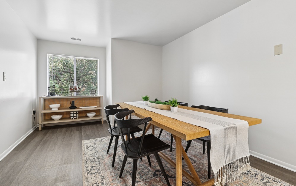 4x2 - Gold - 4 bedroom floorplan layout with 2 bathrooms and 1314 square feet (Dining Room)