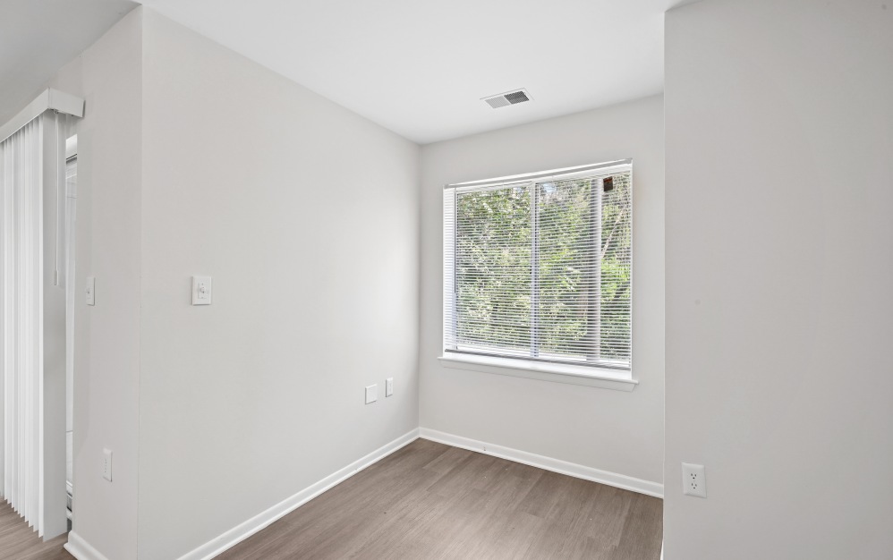 3x2 - Platinum - 3 bedroom floorplan layout with 2 bathrooms and 1185 square feet (Dining Room)